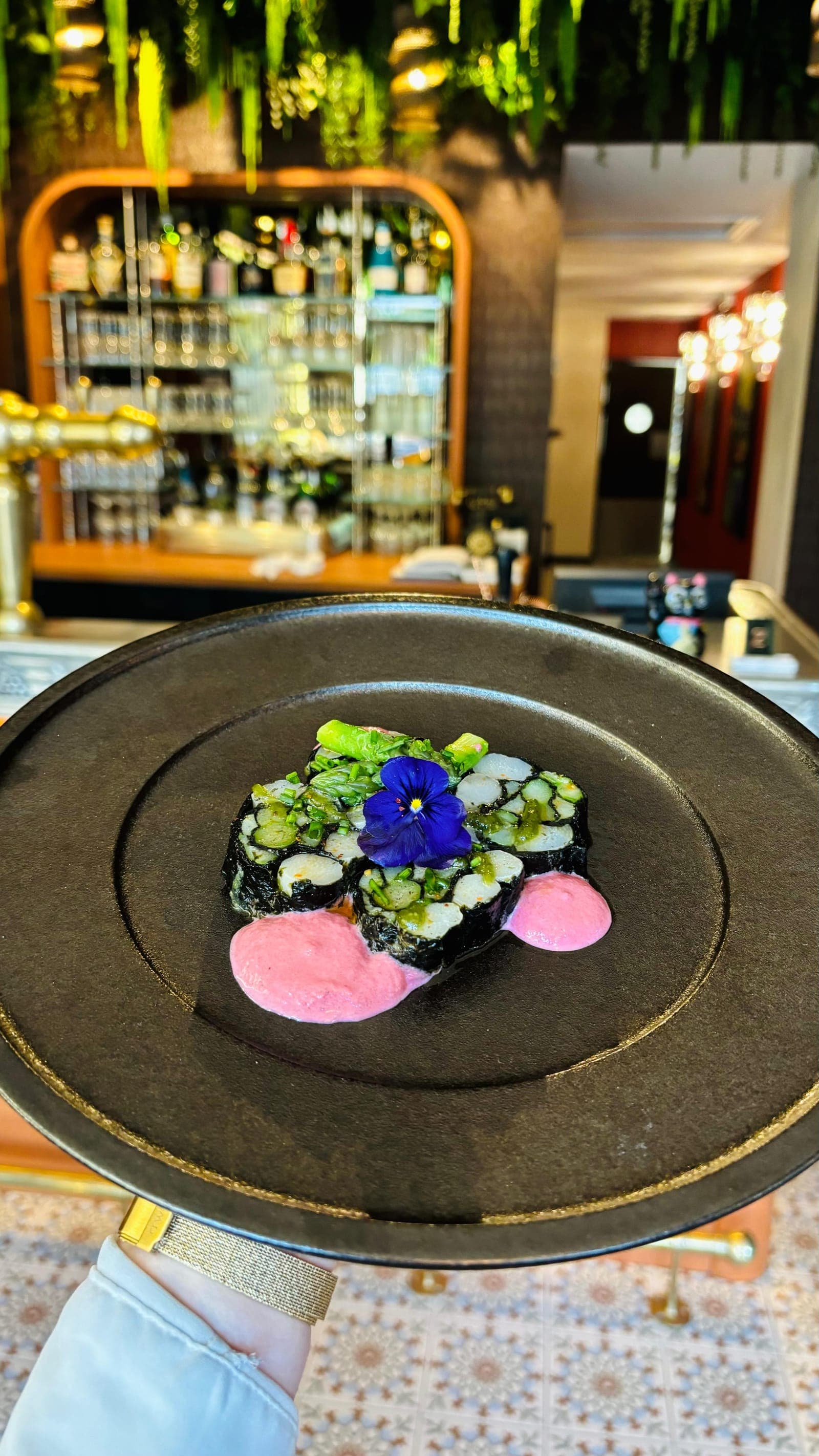 Maki de légumes, fleur de pensée